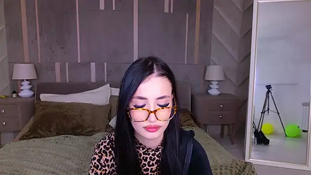 Snapshot of EmmaLawrens chatting on 02-12-25, 03:27 EmmaLawrens online show from 02-12-25, 03:27