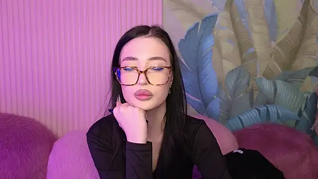 Snapshot of EmmaLawrens chatting on 02-19-25, 12:00 EmmaLawrens online show from 02-19-25, 12:00