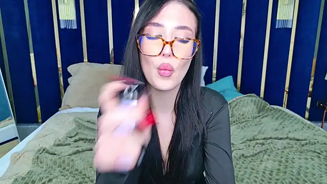 Snapshot of EmmaLawrens chatting on 02-22-25, 08:42 EmmaLawrens online show from 02-22-25, 08:42