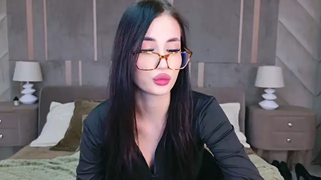 Snapshot of EmmaLawrens chatting on 03-18-25, 08:26 EmmaLawrens online show from 03-18-25, 08:26