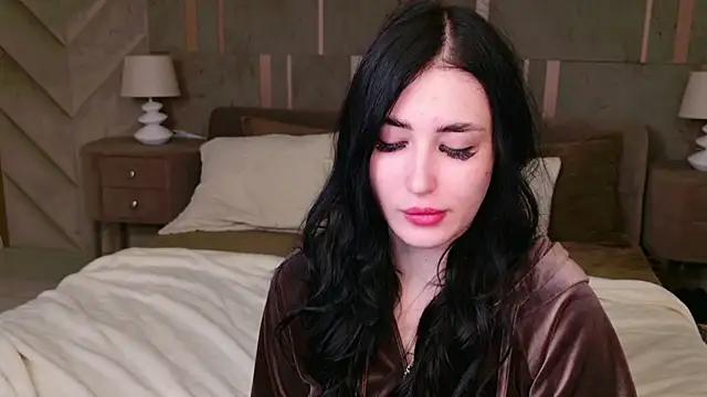 Snapshot of EmmaLawrens chatting on 09-13-25, 03:45 EmmaLawrens online show from 09-13-25, 03:45