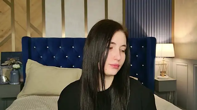 Snapshot of EmmaLawrens chatting on 02-17-26, 08:37 EmmaLawrens online show from 02-17-26, 08:37