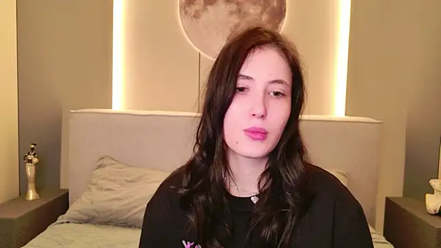 Snapshot of EmmaLawrens chatting on 02-21-26, 08:54 EmmaLawrens online show from 02-21-26, 08:54