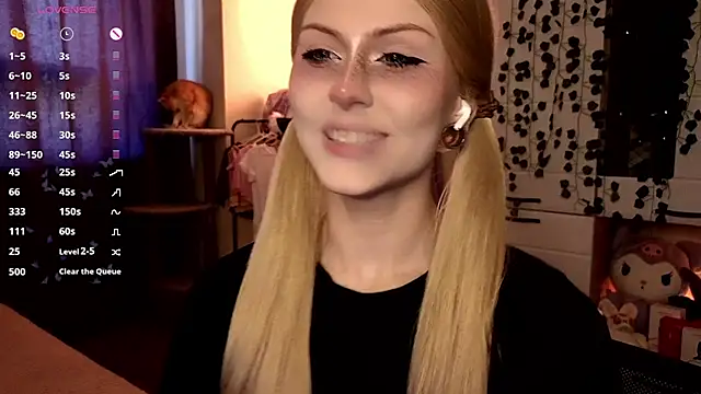 Emily  Mooree online show from 10-07-25, 07:16