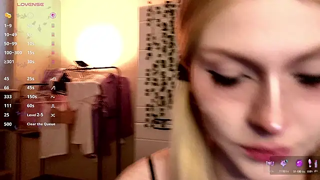 Emily  Mooree online show from 10-10-25, 08:13