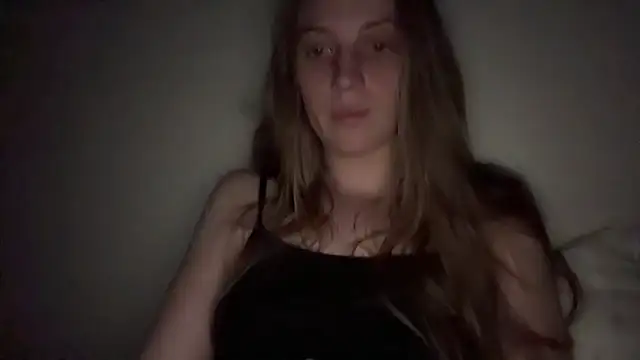 Snapshot of Ella-82 chatting on 02-25-25, 03:09 Ella-82 online show from 02-25-25, 03:09