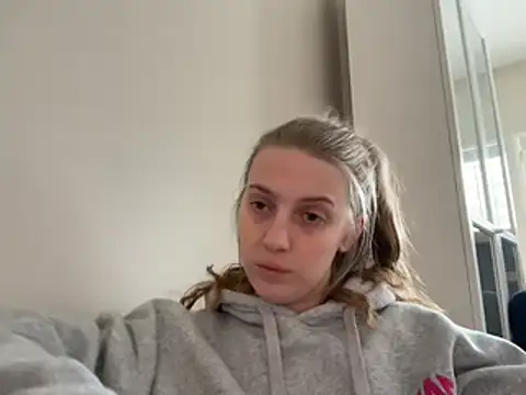 Snapshot of Ella-82 chatting on 02-27-25, 07:47 Ella-82 online show from 02-27-25, 07:47