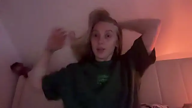 Snapshot of Ella-82 chatting on 10-04-25, 08:29 Ella-82 online show from 10-04-25, 08:29