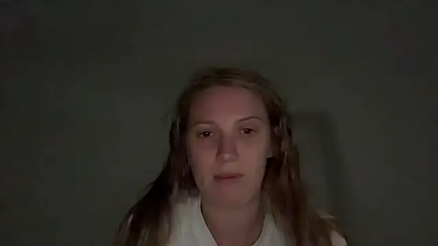 Snapshot of Ella-82 chatting on 07-06-26, 07:27 Ella-82 online show from 07-06-26, 07:27