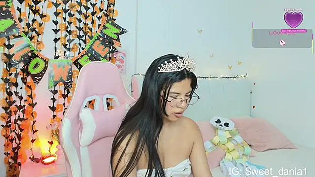 sweet dania  online show from 10-24-25, 08:33