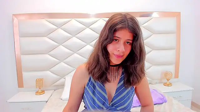 Snapshot of MiaQueen021 chatting on 02-11-25, 04:02 MiaQueen021 online show from 02-11-25, 04:02