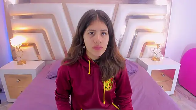 Snapshot of MiaQueen021 chatting on 03-15-25, 12:24 MiaQueen021 online show from 03-15-25, 12:24