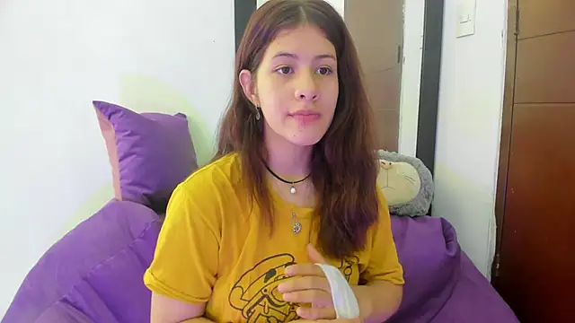 Snapshot of MiaQueen021 chatting on 09-09-25, 02:49 MiaQueen021 online show from 09-09-25, 02:49