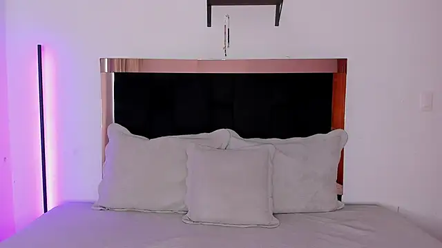 Carorosse online show from 02-15-26, 04:58