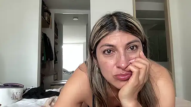 Snapshot of LunaBeya chatting on 07-03-26, 09:43 LunaBeya online show from 07-03-26, 09:43
