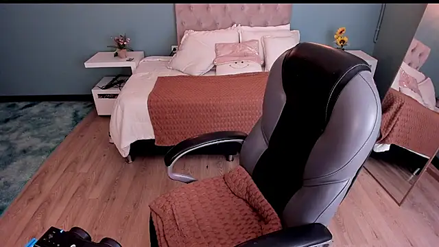  Daniela hot 1 online show from 11-19-25, 03:50