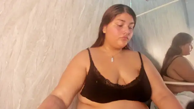 Snapshot of TaniaBellini chatting on 01-12-25, 04:29 TaniaBellini online show from 01-12-25, 04:29