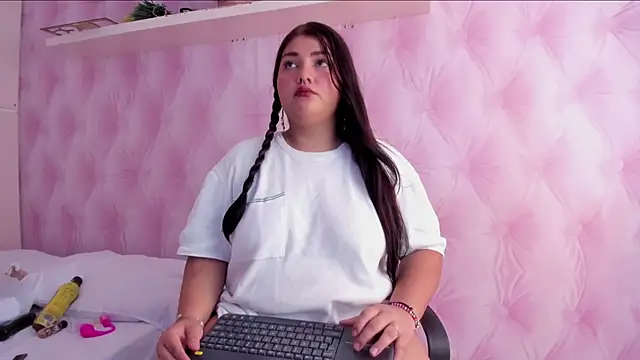 Snapshot of TaniaBellini chatting on 01-24-25, 11:48 TaniaBellini online show from 01-24-25, 11:48