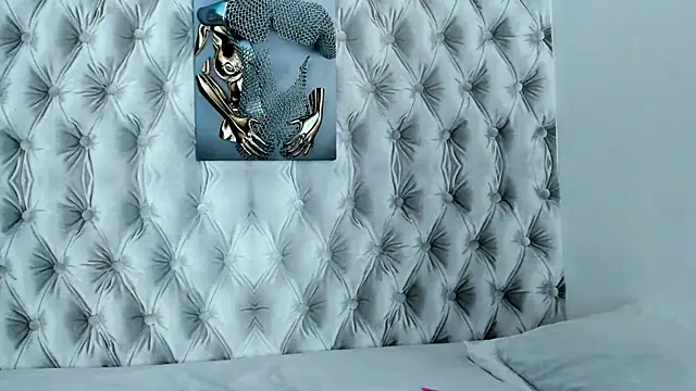 Snapshot of TaniaBellini chatting on 03-08-25, 05:59 TaniaBellini online show from 03-08-25, 05:59