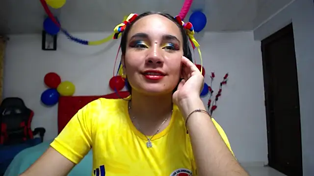 Snapshot of Maylin_horny19 chatting on 06-18-26, 04:35 Maylin horny19 online show from 06-18-26, 04:35