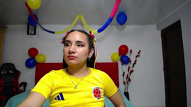 Snapshot of Maylin_horny19 chatting on 06-18-26, 09:25 Maylin horny19 online show from 06-18-26, 09:25