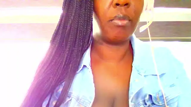 chocolatechipkukky85 online show from 04-13-26, 08:03