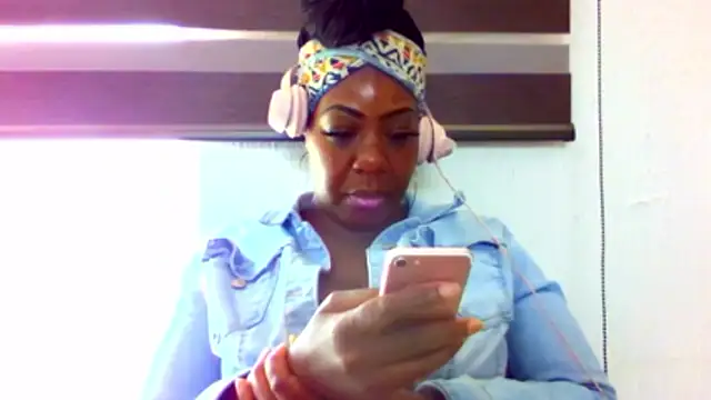 chocolatechipkukky85 online show from 04-22-26, 05:47