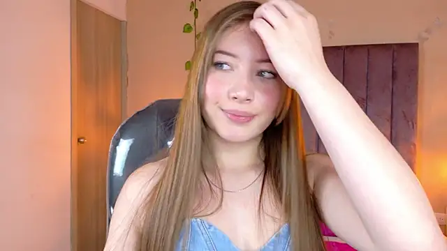 Snapshot of Dahlia_Rousse chatting on 06-04-26, 06:30 Dahlia Rousse online show from 06-04-26, 06:30