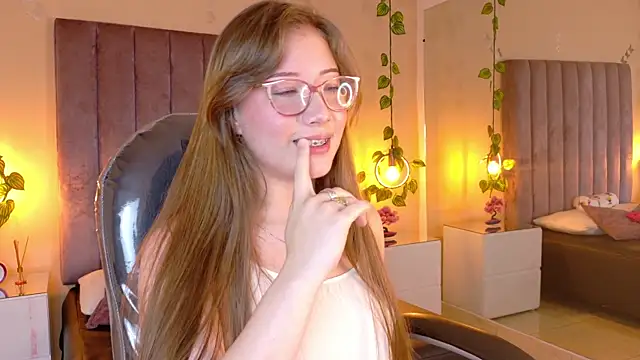 Snapshot of Dahlia_Rousse chatting on 06-19-26, 06:29 Dahlia Rousse online show from 06-19-26, 06:29