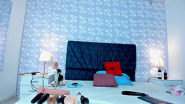 SalomeSimonz online show from 10-28-25, 07:49