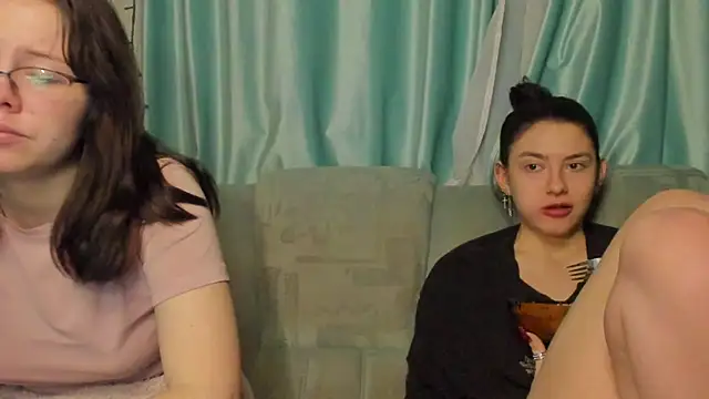 Snapshot of honey_love_honeyy chatting on 01-24-25, 04:39 honey love honeyy online show from 01-24-25, 04:39