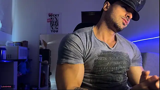 Snapshot of Lucasfit24 chatting on 06-04-26, 02:45 Lucasfit24 online show from 06-04-26, 02:45