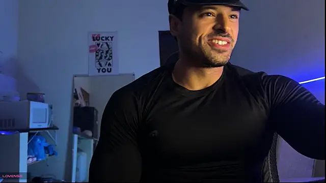 Snapshot of Lucasfit24 chatting on 06-05-26, 02:51 Lucasfit24 online show from 06-05-26, 02:51