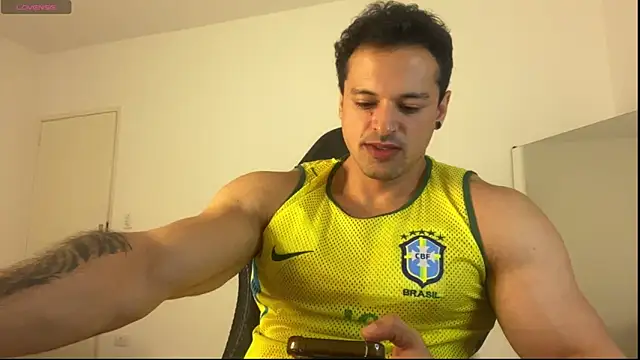 Snapshot of Lucasfit24 chatting on 06-11-26, 12:32 Lucasfit24 online show from 06-11-26, 12:32