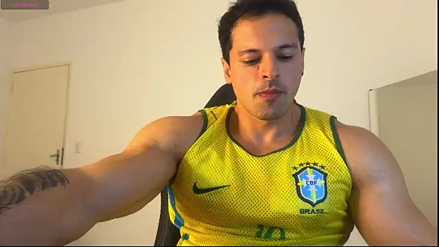 Snapshot of Lucasfit24 chatting on 06-11-26, 02:53 Lucasfit24 online show from 06-11-26, 02:53