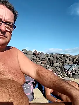 Snapshot of MountJohnXL chatting on 12-17-25, 03:29 MountJohnXL online show from 12-17-25, 03:29