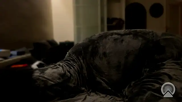 Snapshot of TyroneeDE chatting on 10-16-25, 02:45 TyroneeDE online show from 10-16-25, 02:45