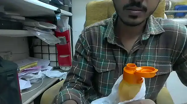 Snapshot of cute_modell chatting on 01-18-25, 12:15 cute modell online show from 01-18-25, 12:15