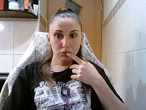Snapshot of Yuliia30 chatting on 07-08-26, 04:11 Yuliia30 online show from 07-08-26, 04:11