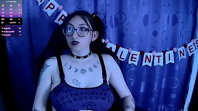 Snapshot of Kimlennox_ chatting on 02-11-25, 10:18 Kimlennox  online show from 02-11-25, 10:18