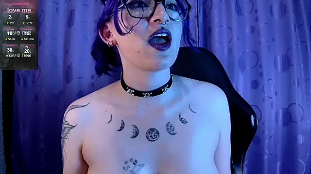 Snapshot of Kimlennox_ chatting on 03-10-25, 03:34 Kimlennox  online show from 03-10-25, 03:34