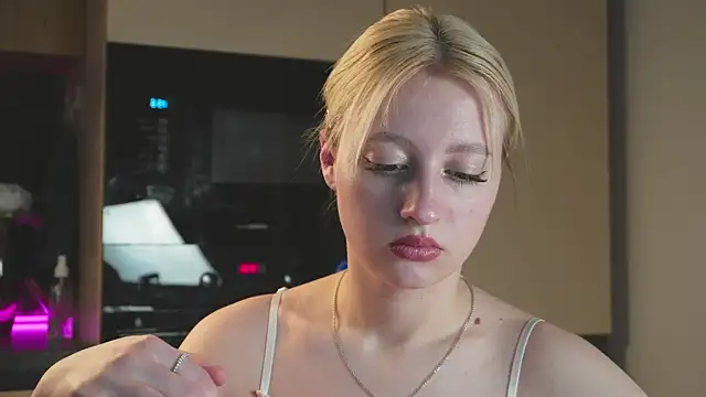 Snapshot of milasmiu chatting on 03-15-25, 05:04 milasmiu online show from 03-15-25, 05:04