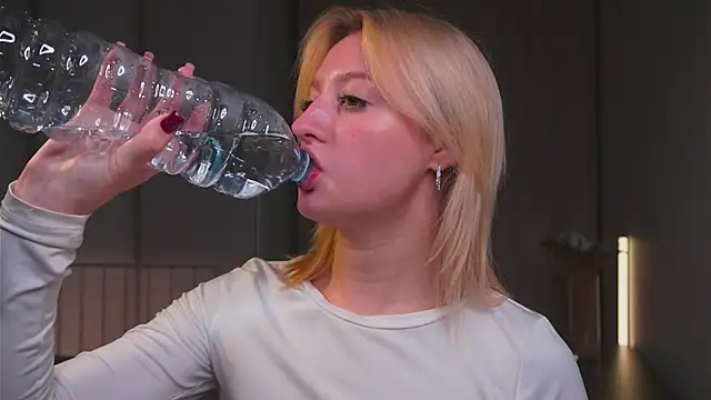 Snapshot of milasmiu chatting on 09-10-25, 03:01 milasmiu online show from 09-10-25, 03:01