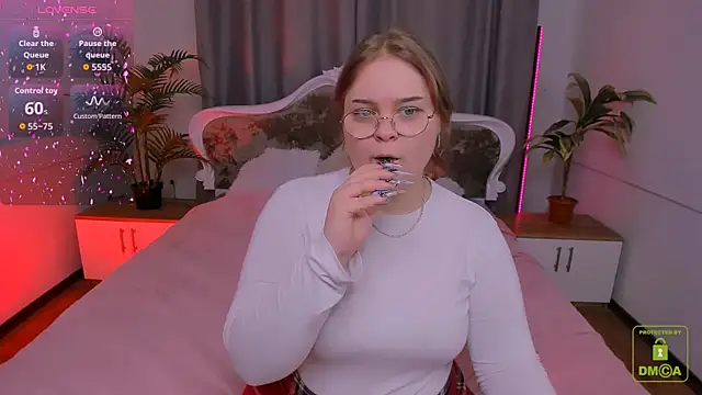 Erica  Alta online show from 11-17-25, 06:52