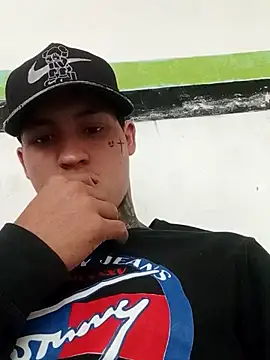 Snapshot of Briangalleta chatting on 09-17-25, 03:57 Briangalleta online show from 09-17-25, 03:57