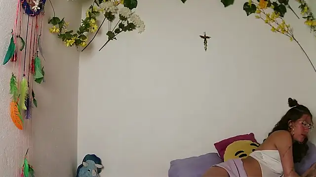 zoe ch  online show from 10-13-25, 06:57