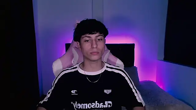 Snapshot of Evan_Hunter chatting on 01-30-25, 12:29 Evan Hunter online show from 01-30-25, 12:29