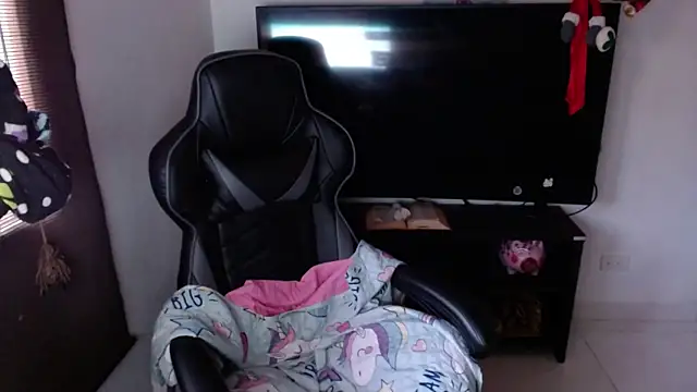 Princezzlove3 online show from 01-18-25, 09:02