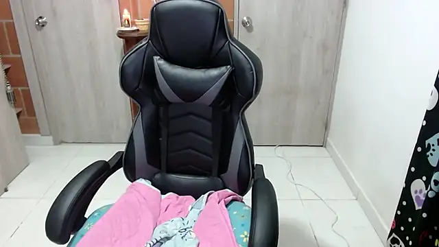 Princezzlove3 online show from 02-06-25, 12:00