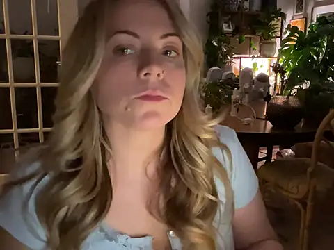 Snapshot of girlnextdoorjoelle chatting on 01-13-25, 06:06 girlnextdoorjoelle online show from 01-13-25, 06:06